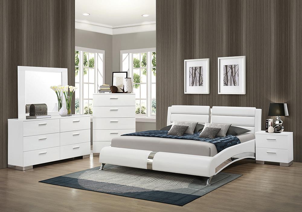 Jeremaine 4-piece Eastern King Bedroom Set Glossy White Jeremaine 4-piece Eastern King Bedroom Set Glossy White