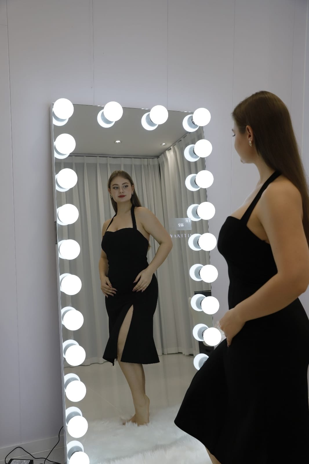 Del Hollywood mirror