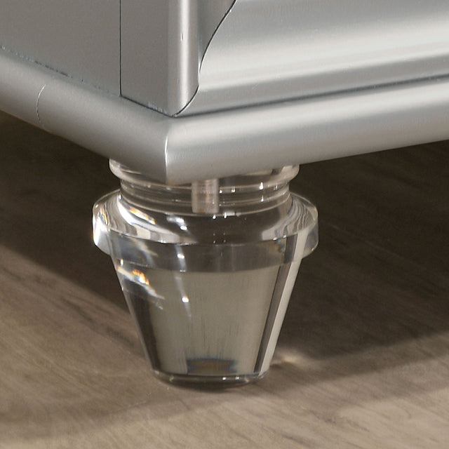 Maddie Bed White & Silver